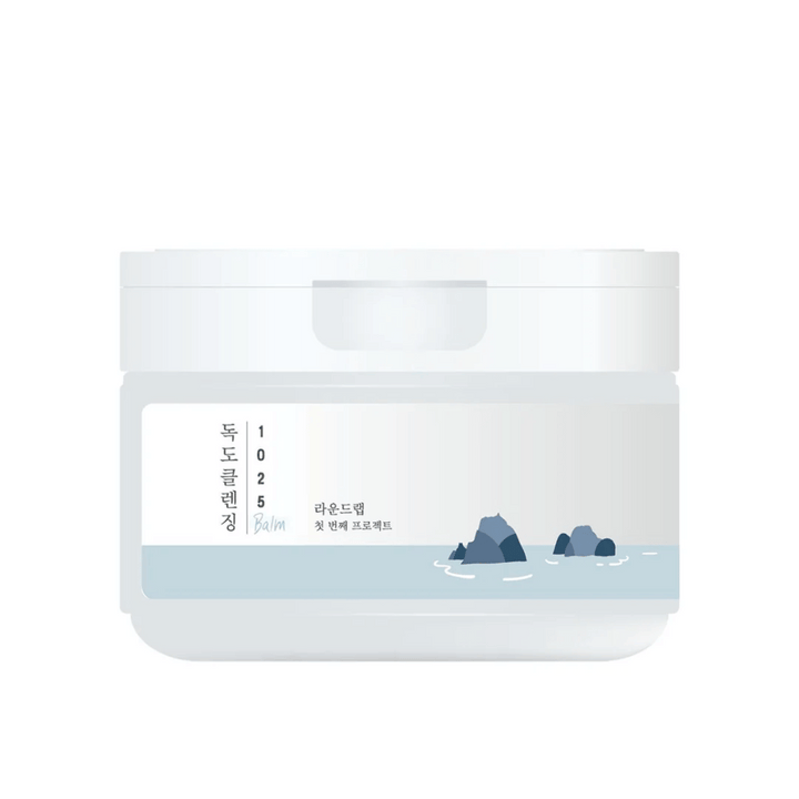 Uzavretá biela nádoba 1025 Dokdo Cleansing Balm s minimalistickou námornou témou na etikete, na bielom pozadí.