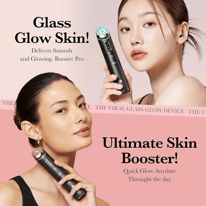 Dva modely držia Medicube Age-R Booster Pro, zariadenie propagované ako "Glass Glow Skin" a "Ultimate Skin Booster". Produkt sa hovorí, že poskytuje rýchly efekt žiarivosti a hladšiu pokožku počas celého dňa.