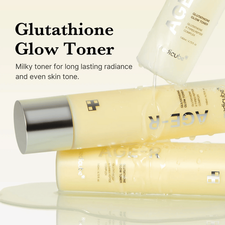 Medicube Age-R Glutathione Glow Toner je zobrazený v žltej fľaši. Produkt je opísaný ako mliečny toner, ktorý poskytuje dlhodobý lesk a rovnomerný tón pleti. Toner obsahuje glutatión a peptidový komplex na zlepšenie vzhľadu a štruktúry pokožky.