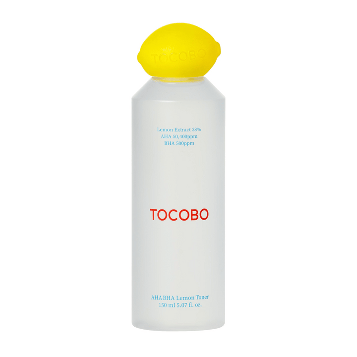 TOCOBO AHA BHA Lemon Toner v priehľadnej fľaši so žltým uzáverom v tvare citróna a červeným logom. Text na fľaši uvádza 38 % citrónového extraktu, AHA 50 400 ppm a BHA 500 ppm.