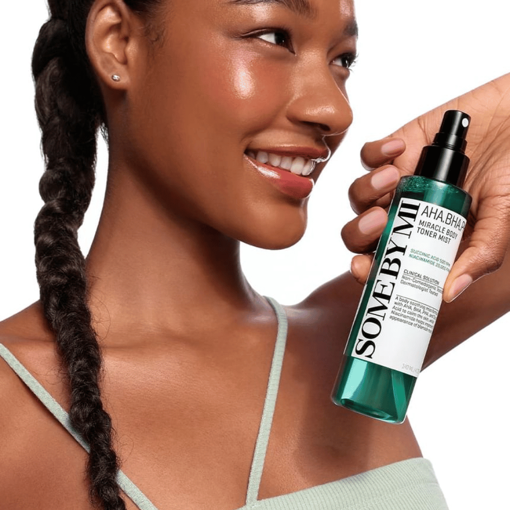 Some By Mi AHA BHA PHA Miracle Body Toner Mist starostlivosť o pokožku – telový sprej, ktorý pomáha ošetrovať pokožku, znižovať nečistoty a poskytovať svieži pocit.