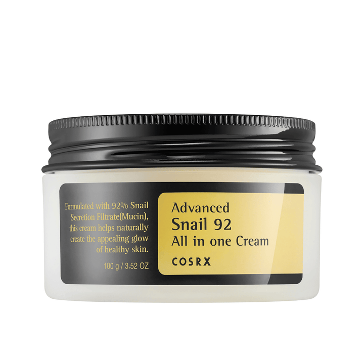 Náhľad uzavretej nádoby COSRX Advanced Snail 92 All in one Cream s čiernym viečkom a žltou etiketou na bielom pozadí.
