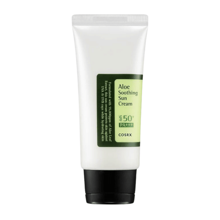 COSRX Aloe Soothing Sun Cream SPF 50+ PA+++ v bielej tube s čiernym uzáverom – opaľovací krém s aloe vera, ktorý chráni a upokojuje pokožku.