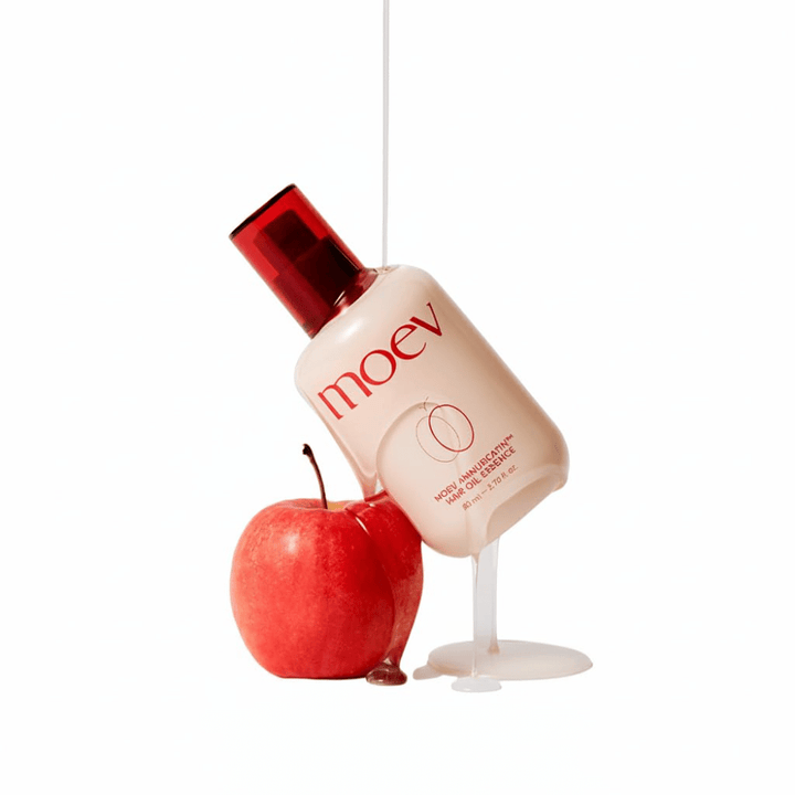 MOEV Annurcatin Hair Oil Essence s červeným jablkom – vlasový olej inšpirovaný antioxidantmi Annurca-jablka pre silnejšie, lesklejšie a zdravšie vlasy.