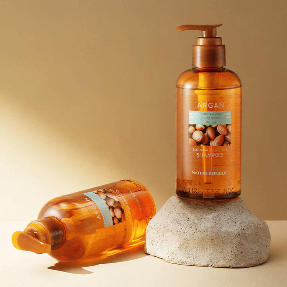 Nature Republic Argan Essential Moisture Repairing Shampoo 300 ml – ošetrujúci šampón s arganovým olejom pre suché a poškodené vlasy.