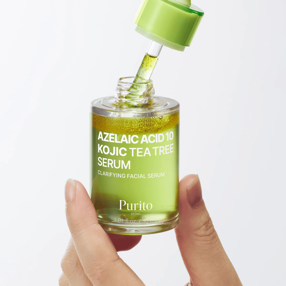 Purito Azelaic Acid 10 Kojic Tea Tree Serum – ľahké sérum s pipetou. Obsahuje azelaovú kyselinu, kojic acid a tea tree pre jasnejšiu pleť.