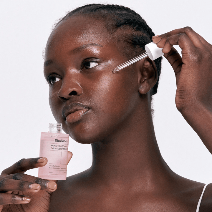Biodance Pore Tightening Collagen Ampoule znižuje viditeľnosť pórov a zlepšuje elasticitu pokožky. Obohatená o kolagén na posilnenie a hydratáciu pokožky, dodáva jej hladký a mladistvý lesk. Perfektné na každodenné použitie pre rovnomernejší tón a textúru pokožky.