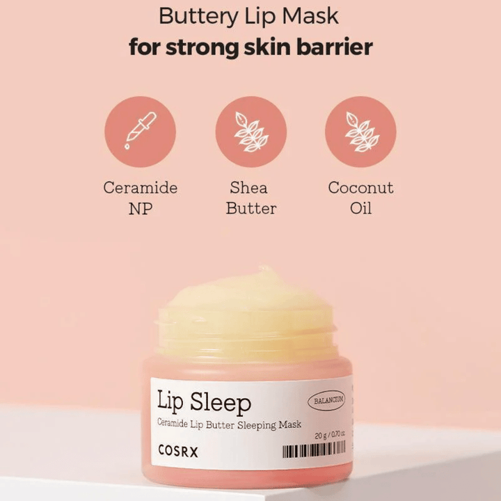 COSRX Lip Sleep s textom o ingredienciách: ceramid NP, bambucké maslo a kokosový olej – maslová nočná maska, ktorá posilňuje ochrannú bariéru pier.