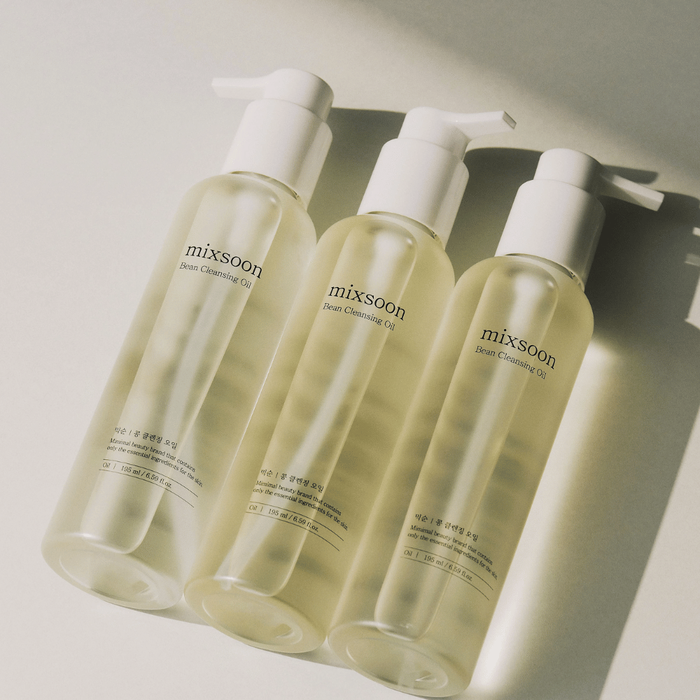 Tri fľaše Mixsoon Bean Cleansing Oil – kórejské olejové čistenie, ktoré jemne odstraňuje make-up, nečistoty a hydratuje pokožku.