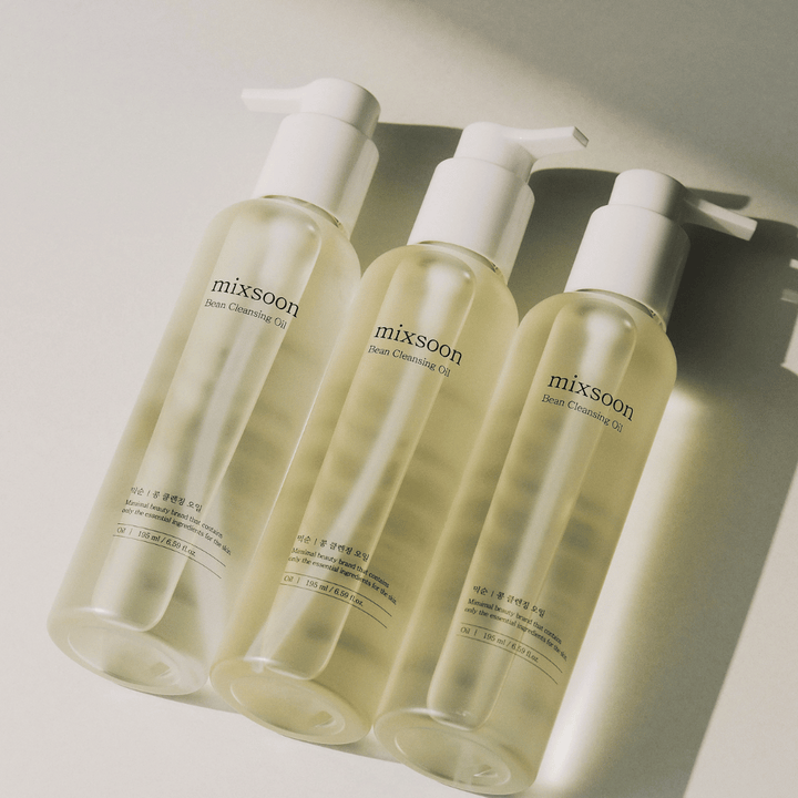 Tri fľaše Mixsoon Bean Cleansing Oil – kórejské olejové čistenie, ktoré jemne odstraňuje make-up, nečistoty a hydratuje pokožku.