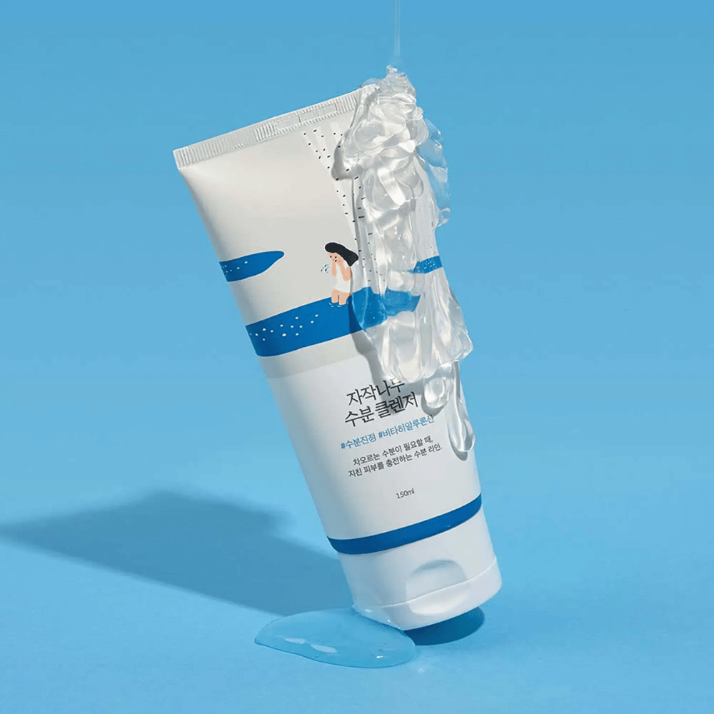 ROUND LAB Birch Juice Moisturizing Cleanser v tube s krémovou penou, jemný čistiaci prostriedok na tvár s breza šťavou, ktorý jemne čistí, hydratuje pokožku a zachováva prirodzenú vlhkosť pokožky.