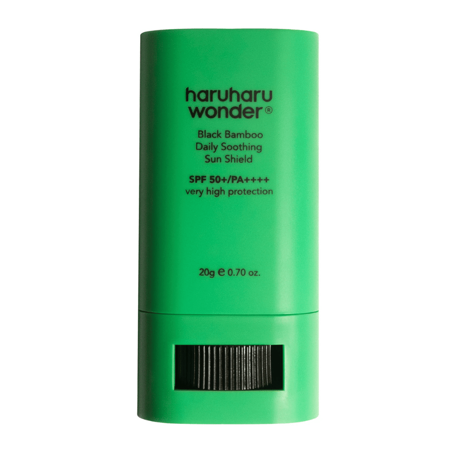 Haruharu Wonder Black Bamboo Daily Soothing Sun Shield – zelená ochrana proti slnku s SPF 50+ PA++++ a veľmi vysokou ochranou, zobrazená spredu s viditeľnou otočnou funkciou na spodku.