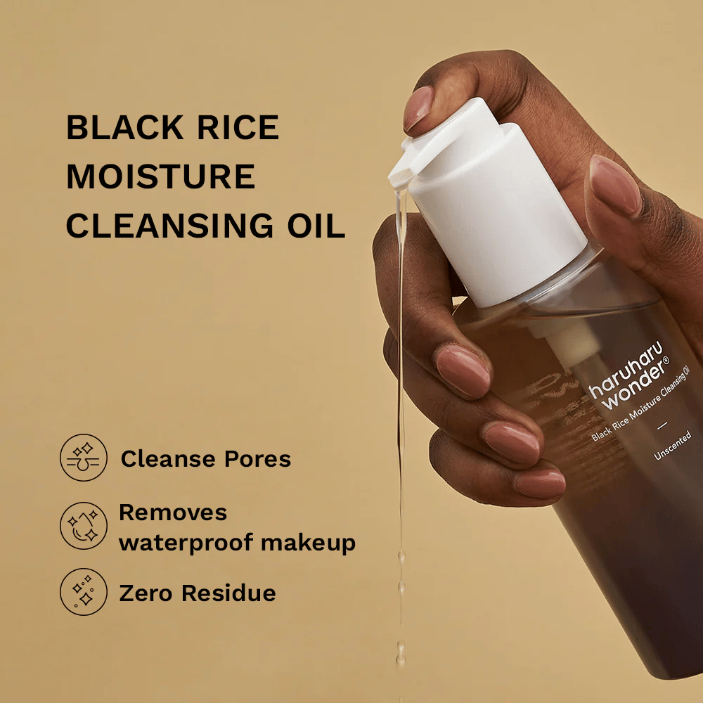 Haruharu Wonder Black Rice Moisture Cleansing Oil pumpuje čistiaci olej – účinný proti vodeodolnému make-upu, čistí póry a nezanecháva zvyšky.
