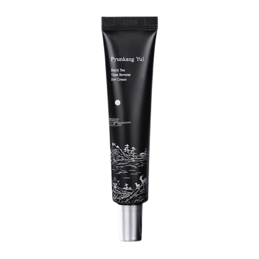 Pyunkang Yul Black Tea Time Reverse Eye Cream 25 ml v čiernej tube s fermentovaným čiernym čajom, peptidmi a hydratačnými zložkami pre očné okolie.