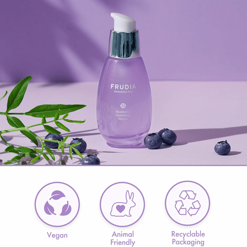 FRUDIA Blueberry Hydrating Serum s extraktom z čučoriedok, vegánska formula, cruelty-free a recyklovateľné balenie, vyvinuté na hydratáciu a lesk.