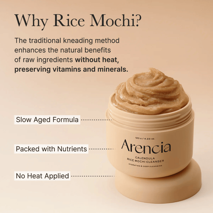 Arencia Calendula Rice Mochi Cleanser s popisom jeho za studena lisovanej formuly, ktorá zachováva vitamíny a minerály pre výživnú starostlivosť o pokožku.