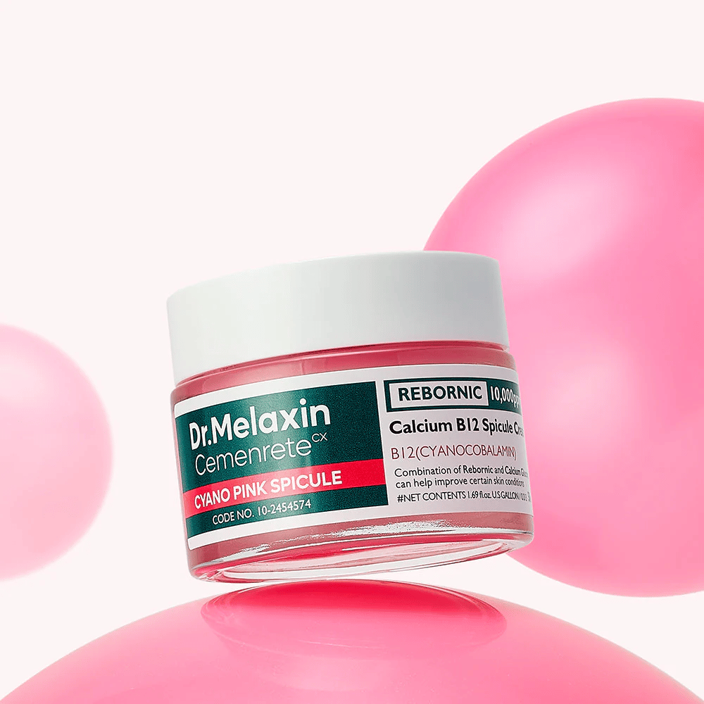 Dr. Melaxin Cemenrete Cyano Pink Spicule Cream s kyanokobalamínom a spikulami, ktoré pomáhajú pokožke obnoviť sa a dosiahnuť rovnomernejší tón.