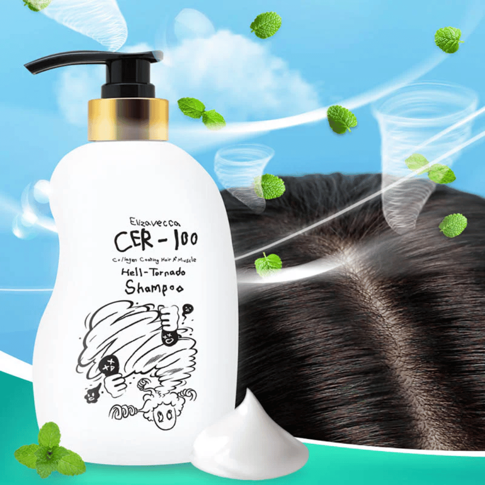 Elizavecca CER-100 Collagen Coating Hair A+ Muscle Helltornado Shampoo sú zobrazené pred detailným záberom pokožky hlavy. Vírivé vetry a lístky mäty ilustrujú osviežujúci, chladivý pocit a zameranie na starostlivosť o pokožku hlavy.
