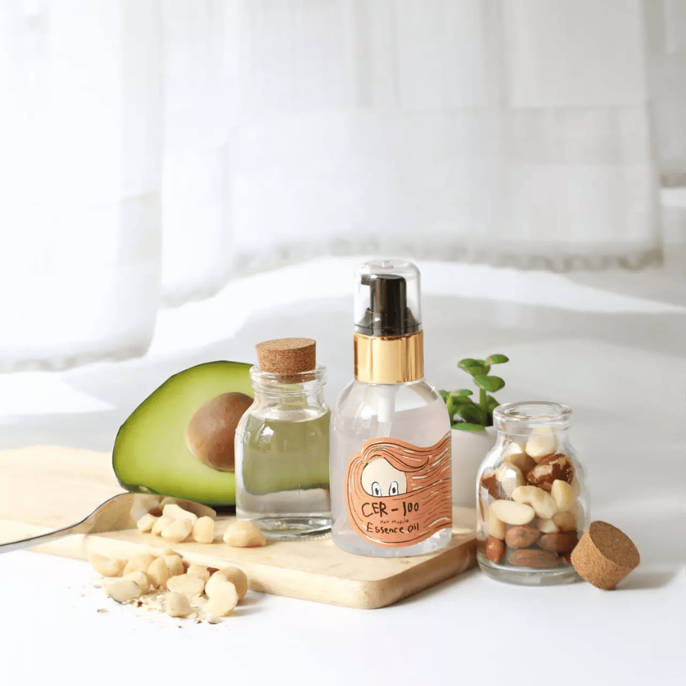 Elizavecca CER-100 Hair Muscle Essence Oil – kórejský vlasový olej s avokádom a prírodnými olejmi, ktorý pomáha hydratovať, posilňovať a dodávať lesk suchým a poškodeným vlasom.
