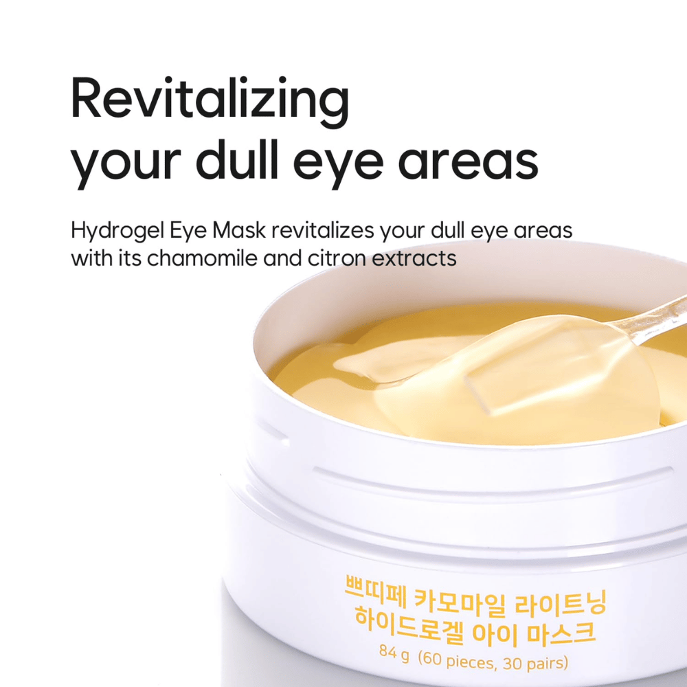 Produktový obrázok Chamomile Lightening Hydrogel Eye Mask so zameraním na revitalizáciu a rozjasňujúcu starostlivosť o unavené oblasti okolo očí s extraktom z harmančeka a citróna.