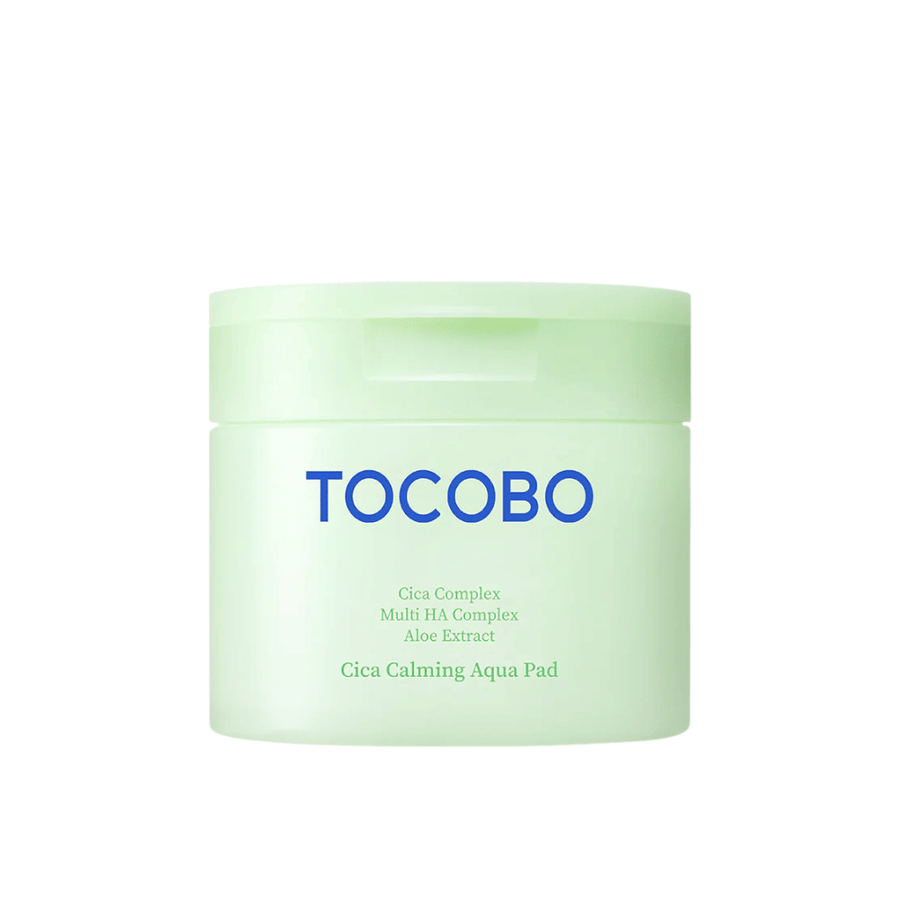 Produktový obrázok TOCOBO Cica Calming Aqua Pad na bielom pozadí. Balenie je zreteľne zobrazené so zameraním na dizajn a informácie o produkte.