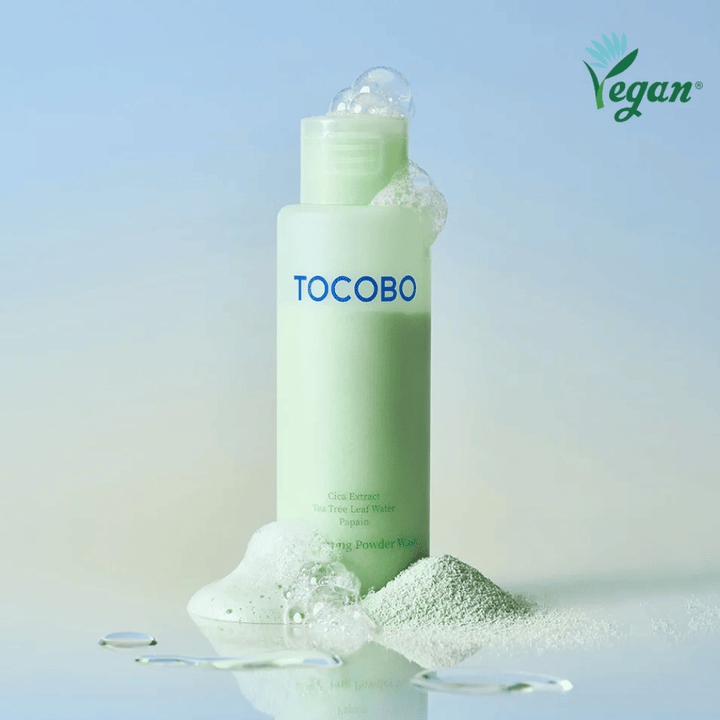 TOCOBO Cica Calming Powder Wash ktorý ľahko pení a odstraňuje nečistoty, pričom zároveň upokojuje pokožku.
