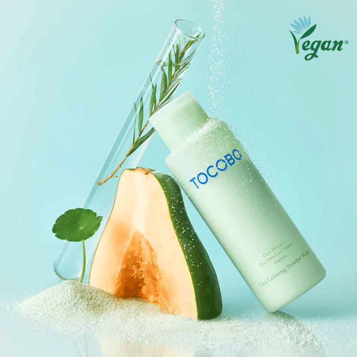 TOCOBO Cica Calming Powder Wash s melónom a rastlinnými extraktmi, ktoré poskytujú jemnú exfoliáciu a hydratáciu.