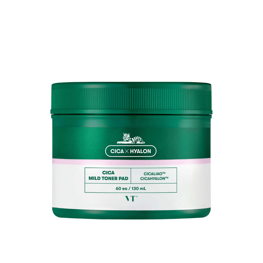 Zelená nádoba s VT Cica Mild Toner Pad, 60 ks podložiek/130 ml, s bielou a ružovou etiketou a logom tigra na bielom pozadí.