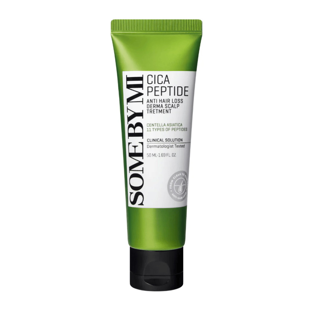 SOME BY MI Cica Peptide Anti Hair Loss Derma Scalp Treatment v zelenej a bielej tube s čiernym uzáverom, produkt proti vypadávaniu vlasov a na starostlivosť o pokožku hlavy.