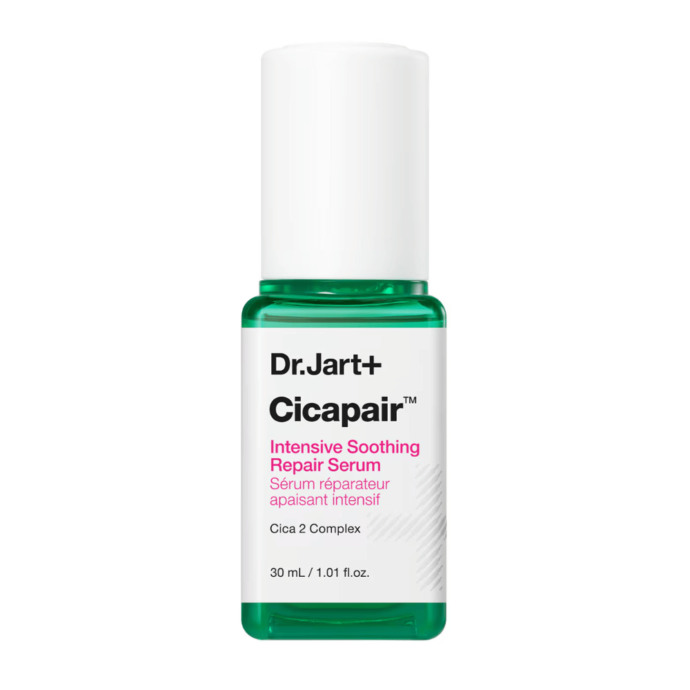 Dr.Jart+ Cicapair Intensive Soothing Repair Serum, 30 ml fľaša. Fľaša má biely uzáver so zeleným spodkom a etiketu s textom "Cicapair Intensive Soothing Repair Serum" a "Cica 2 Complex".