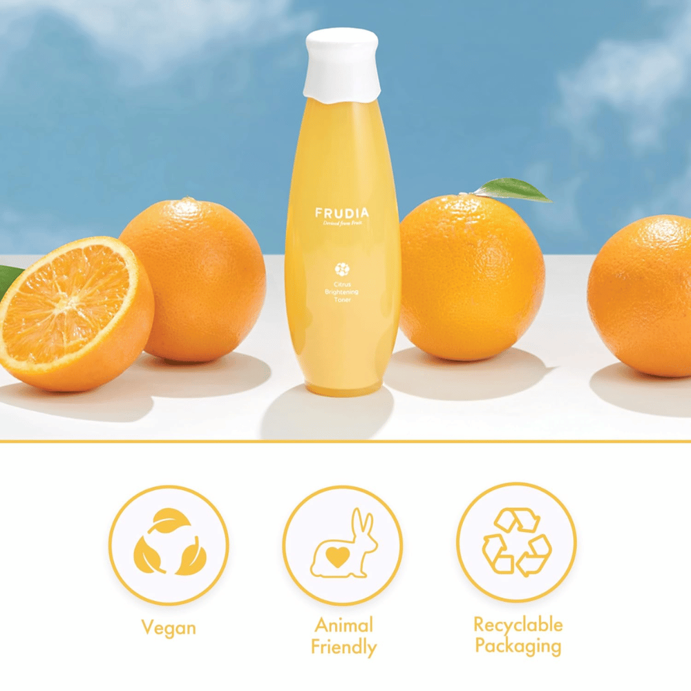 FRUDIA Citrus Brightening Toner s pomarančmi – rozjasňujúci kórejský toner s citrusmi, vitamínom C a ovocnými extraktmi, ktorý vyrovnáva tón pleti a poskytuje prirodzený lesk.