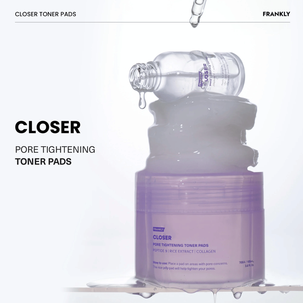 FRANKLY Closer Toner Pads s tonerom, ktorý kvapká. Zobrazuje produkt naplnený hydratačnou esenciou pre zjemnenie pórov a osvieženú pokožku.