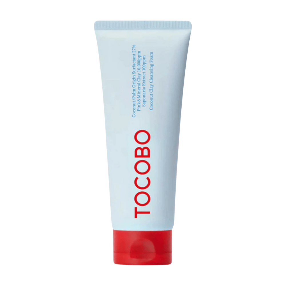 Tuba TOCOBO Coconut Clay Cleansing Foam je viditeľná. Tuba je svetlomodrá s červeným uzáverom a textom "TOCOBO" veľkými písmenami na prednej strane. Produkt je opísaný ako čistiaca pena s kokosovým ílom a obsahuje prírodné ingrediencie.