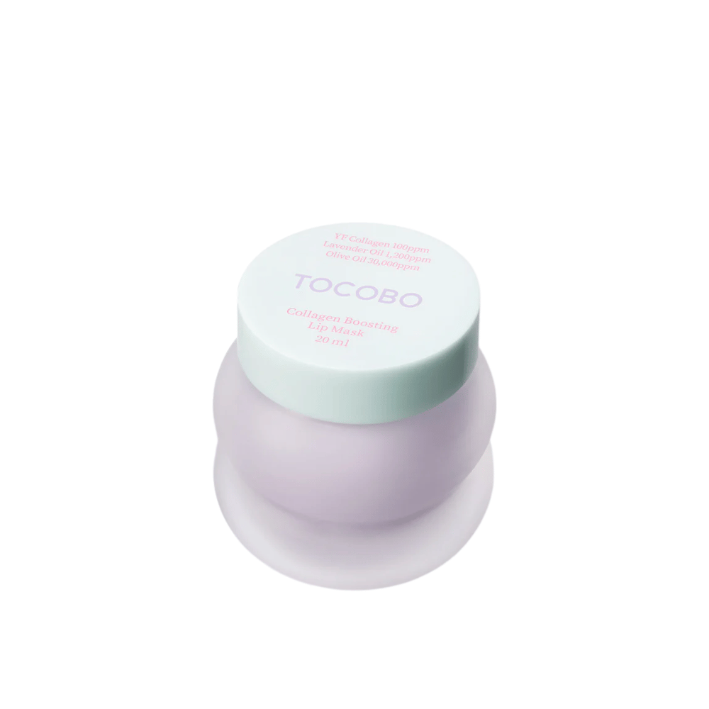 Detailný záber na zatvorenú nádobu TOCOBO Collagen Boosting Lip Mask s mätovo zeleným vrchnákom na bielom pozadí.