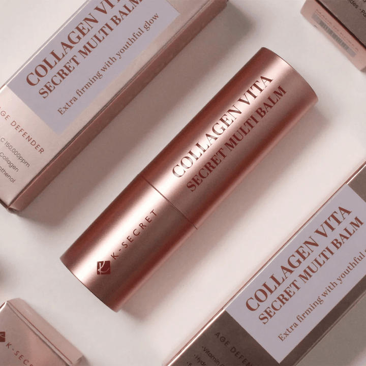 K-Secret Collagen Vita Secret Multi Balm s obalmi v pozadí, text „Extra spevnenie s mladistvým leskom“.