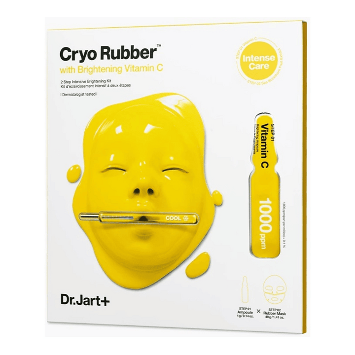 Dr.Jart+ kozmetický produkt s názvom 'Cryo Rubber™ s rozjasňujúcim vitamínom C'. Balenie zobrazuje žltú pleťovú masku, ktorá kvapká tekutinou. Uvádza sa, že je to '2-kroková intenzívna rozjasňujúca sada' a že je 'dermatologicky testovaná'. Ilustrácia 'Vitamín C 1000ppm' sa nachádza vpravo.