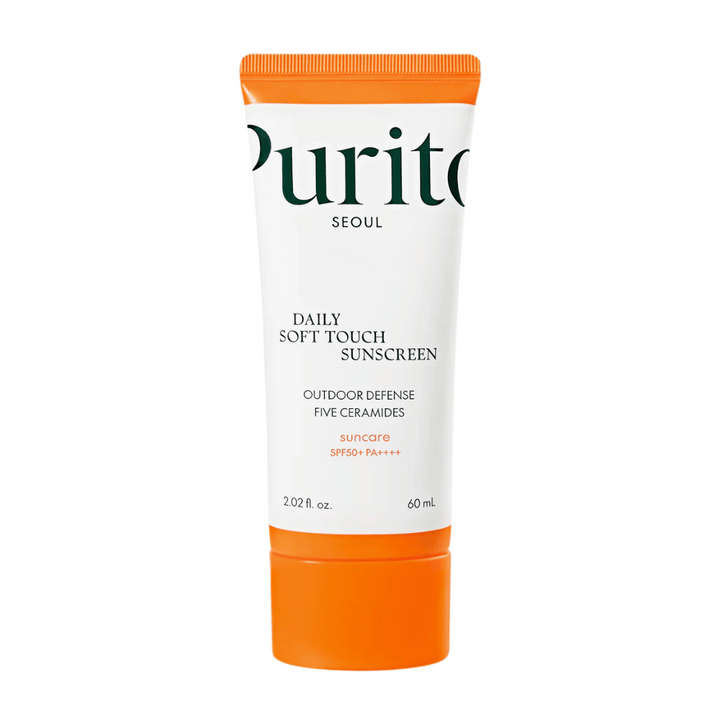 Purito Daily Soft Touch Sunscreen je opaľovací krém s SPF50+ PA++++, ktorý poskytuje účinnú ochranu proti UVA a UVB lúčom. Hodvábna formula sa rýchlo vstrebáva bez zanechania bieleho filmu a je vhodná pre všetky typy pleti, vrátane citlivej pokožky. Obohatený o päť rôznych ceramidov, posilňuje kožnú bariéru a udržuje pokožku hydratovanú celý deň. Perfektný na každodenné použitie – ľahký, ochranný a ošetrujúci.
