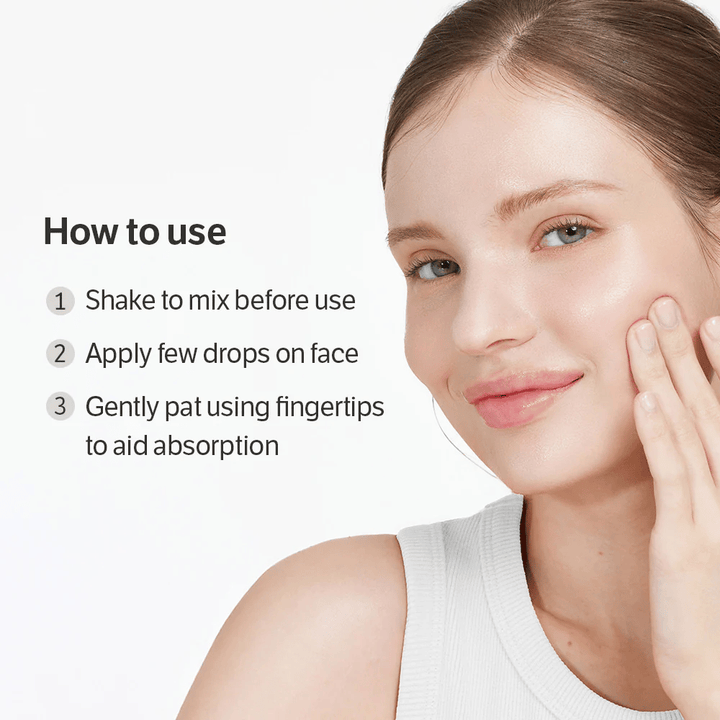 Inštruktážny obrázok ukazuje, ako sa sérum používa – pretrepať, aplikovať niekoľko kvapiek a vklepať. Osoba so žiarivou pleťou demonštruje použitie.