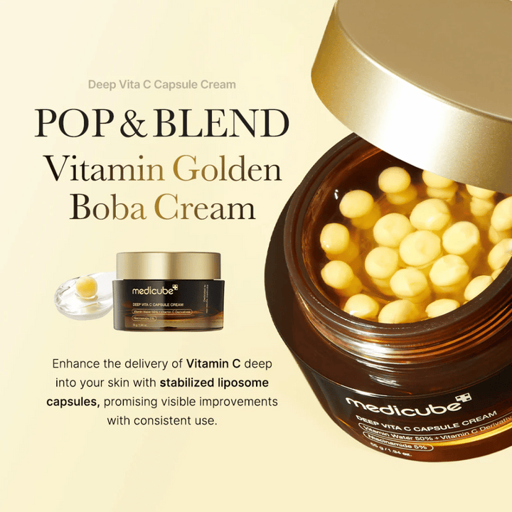 Balenie "Medicube Deep Vita C Capsule Cream," vitamínom C obohateného krému, ktorý obsahuje stabilizované liposómové kapsuly na efektívne prenikanie do pokožky. Text "POP & BLEND Vitamin Golden Boba Cream" zdôrazňuje vlastnosti produktu a vizuálna prezentácia ukazuje kapsuly, ktoré sľubujú viditeľné zlepšenia pri kontinuálnom používaní.