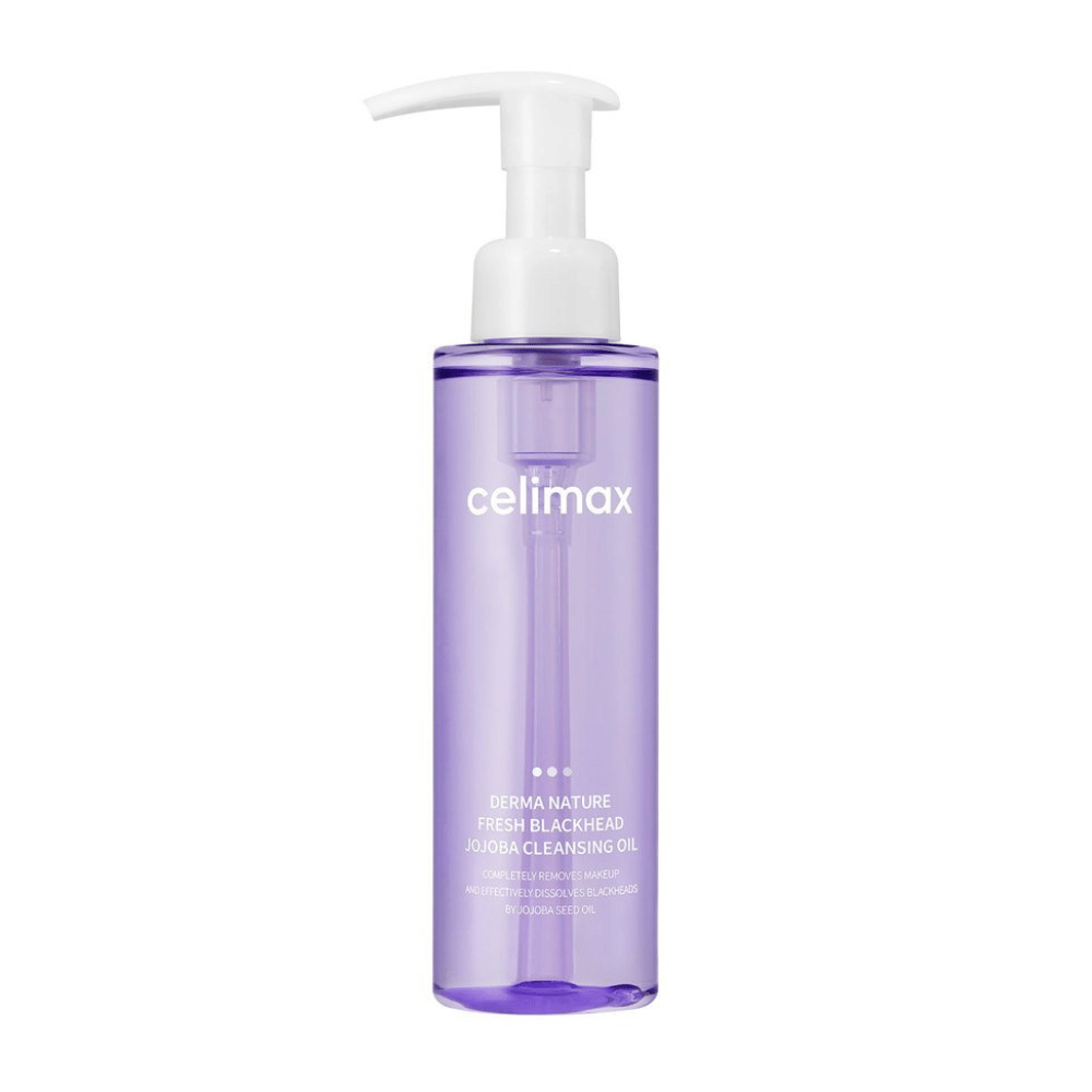 Fľaša Celimax Derma Nature Fresh Blackhead Jojoba Cleansing Oil v priehľadnom fialovom balení s bielou pumpou, na bielom pozadí.