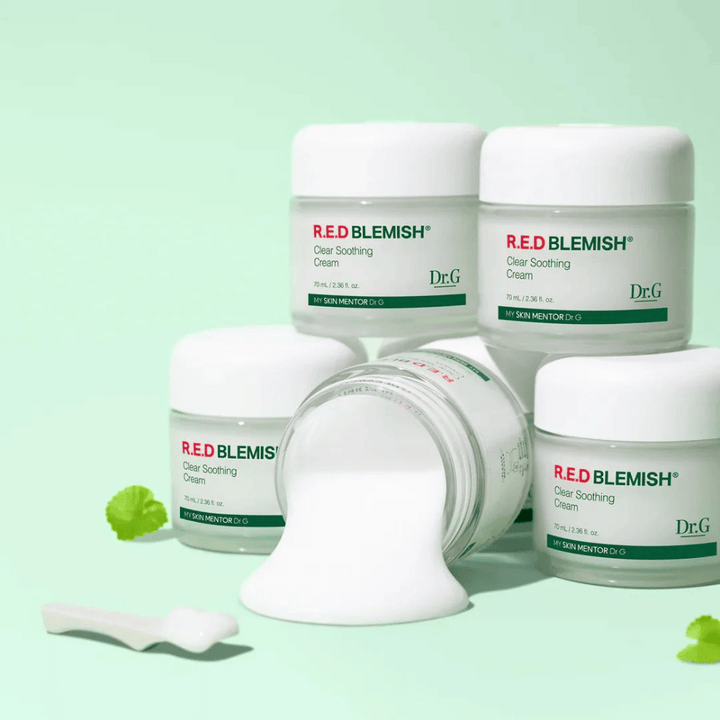 Dr.G R.E.D Blemish Clear Soothing Cream ponúka intenzívnu hydratáciu a úľavu pre citlivú pleť. Formula s Centella Asiatica a kyselinou hyalurónovou posilňuje kožnú bariéru a znižuje podráždenie. Ideálny pre každodenné použitie na vyvážený a jasný tón pleti.