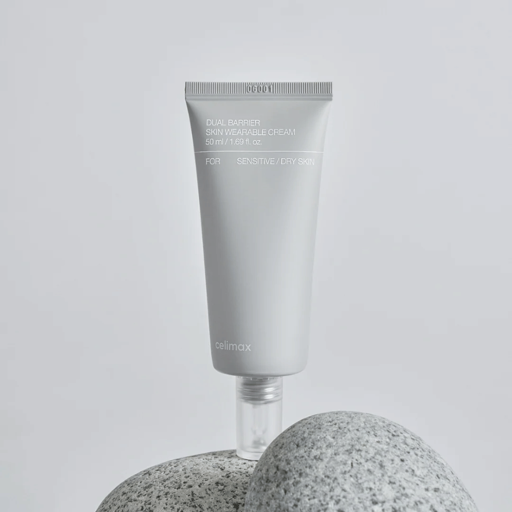 Celimax Dual Barrier Skin Wearable Cream na kameň, hydratačný pleťový krém vyvinutý pre citlivú a suchú pokožku so zameraním na kožnú bariéru a pohodlie.