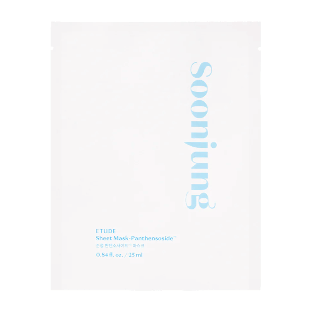 Minimalistické biele balenie ETUDE Soon Jung Panthensoside Sheet Mask. Text je vo svetlomodrom odtieni a veľkosť je uvedená ako 0,84 fl. oz. / 25 ml.