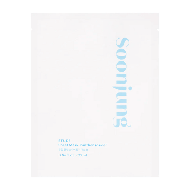 Minimalistické biele balenie ETUDE Soon Jung Panthensoside Sheet Mask. Text je vo svetlomodrom odtieni a veľkosť je uvedená ako 0,84 fl. oz. / 25 ml.