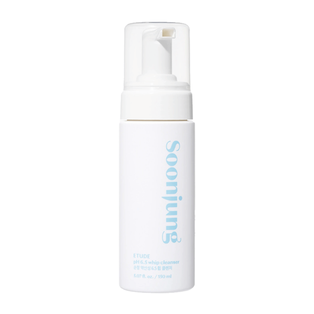 Biela pumpovacia fľaša s textom "Soon Jung pH 6.5 Whip Cleanser" od ETUDE, obsahuje 5.07 oz. / 150 ml. Dizajn je jednoduchý a moderný s čistým bielym pozadím.