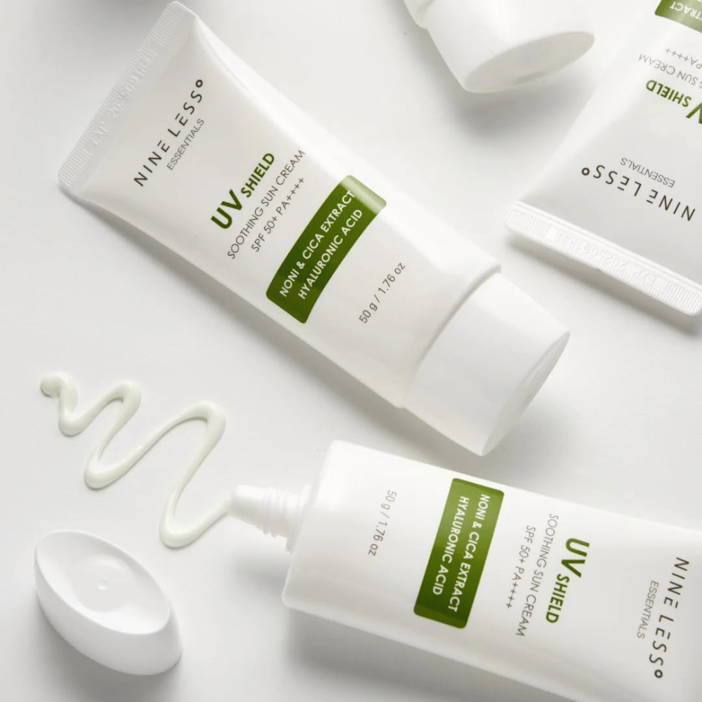 NINE LESS Essentials UV Shield Soothing Sun Cream SPF 50+ PA++++ s noni, cica a kyselinou hyalurónovou, ktoré hydratujú a chránia pokožku pred UVA a UVB žiarením.