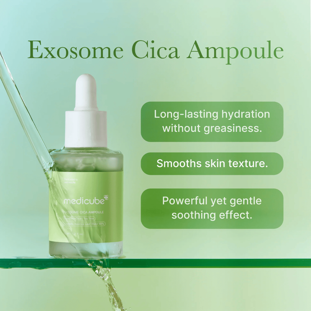Medicube Exosome Cica Ampoule so zeleným prúdom vody, zdôraznený pre dlhodobú hydratáciu, rovnomerný tón pleti a silný, ale jemný upokojujúci efekt.