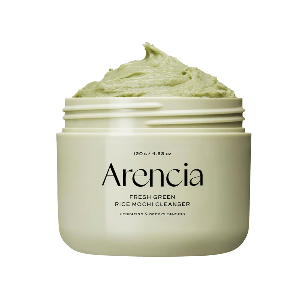 Otvorená nádoba s Arencia Fresh Green Rice Mochi Cleanser 120g, zelený krémový čistiaci prostriedok s textom "Hydrating & Deep Cleansing" na obale.