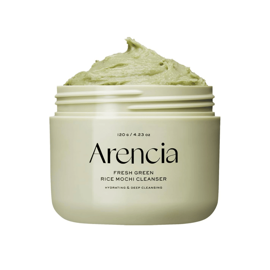 Otvorená nádoba s Arencia Fresh Green Rice Mochi Cleanser 120g, zelený krémový čistiaci prostriedok s textom "Hydrating & Deep Cleansing" na obale.