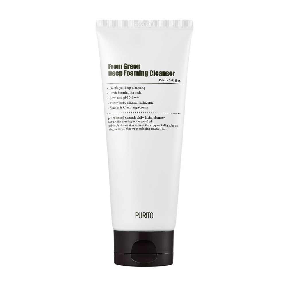 Purito From Green Deep Foaming Cleanser je hĺbkovo čistiaci pleťový čistiaci prostriedok s jemnou formulou na báze rastlinných tenzidov. Jeho nízke pH na úrovni 5,5 pomáha udržiavať prirodzenú rovnováhu pokožky, čo ho robí ideálnym pre všetky typy pleti, vrátane citlivej pokožky.